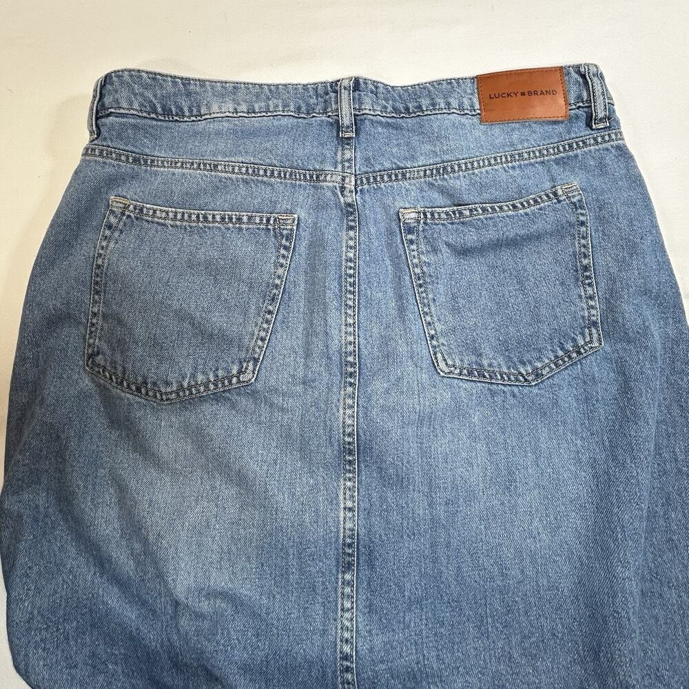 Lucky Brand Denim Maxi Skirt Size 14/32 Medium Wash Frayed Raw Hem Boho - Picture 11 of 11